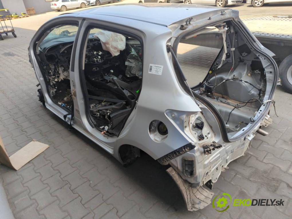 TOYOTA YARIS (_P13_) 2010 - 2022    1.3 (NSP130_) 73 kW [99 KM] benzyna 2011 - 2022  KAROSERIA ČTVRŤÁK blatník zadní část levý pravý práh střecha PODŁUŻNICA levý pravý