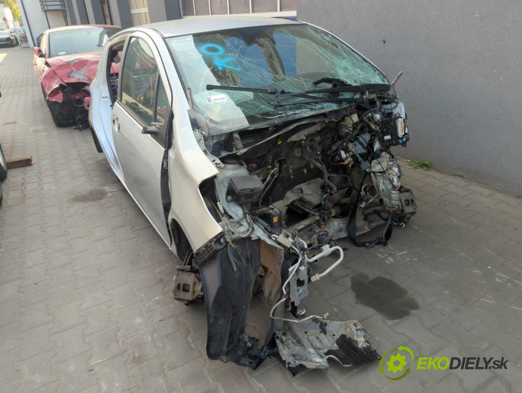 TOYOTA YARIS (_P13_) 2010 - 2022    1.3 (NSP130_) 73 kW [99 KM] benzyna 2011 - 2022  KAROSERIA ČTVRŤÁK blatník zadní část levý pravý práh střecha PODŁUŻNICA levý pravý