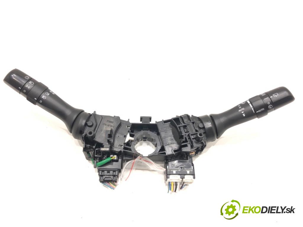 TOYOTA YARIS III liftback 2016 73 kW 1.3 (NSP130_) 1329 Prepínač kombinovaný 0D300-17F938 (Prepínacie páčky pod volantom)