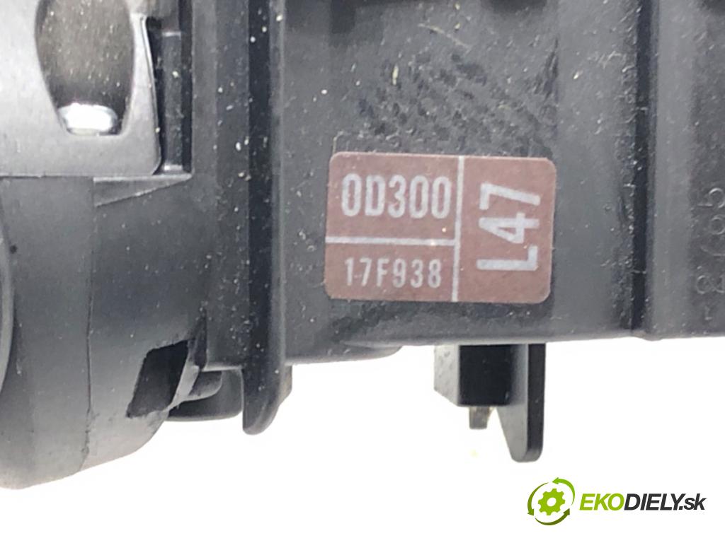 TOYOTA YARIS III liftback 2016 73 kW 1.3 (NSP130_) 1329 Prepínač kombinovaný 0D300-17F938 (Prepínacie páčky pod volantom)