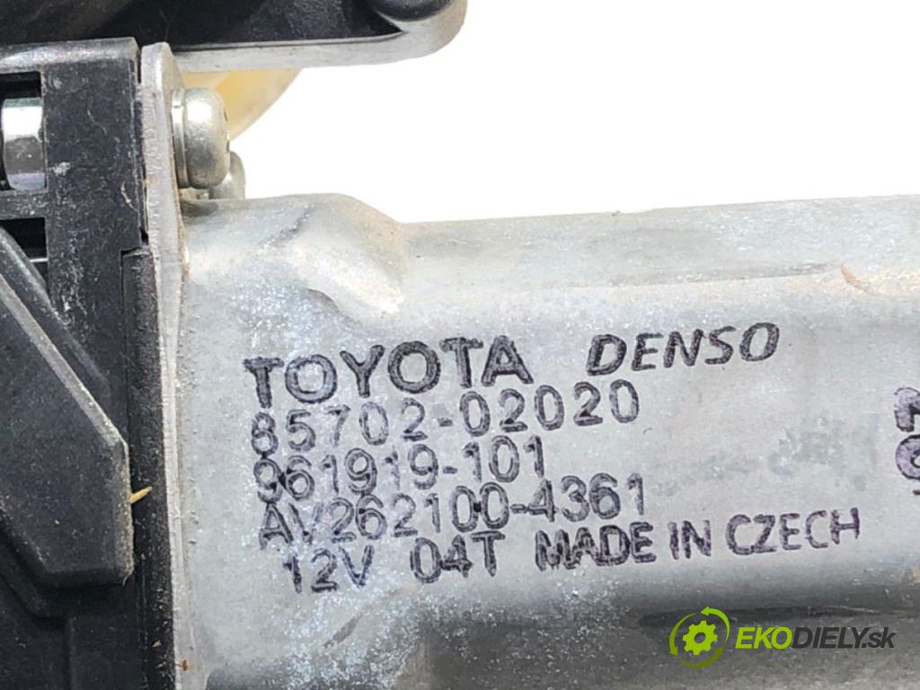 TOYOTA YARIS (_P13_) 2010 - 2022    1.3 (NSP130_) 73 kW [99 KM] benzyna 2011 - 2022  mechanismus okna levý přední část 85702-02020