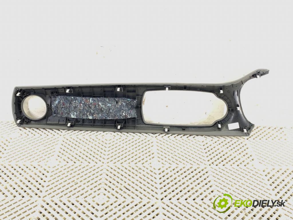 TOYOTA YARIS III liftback 2016 73 kW 1.3 (NSP130_) 1329 lišty kryt 55470-0D090 (Lišty)