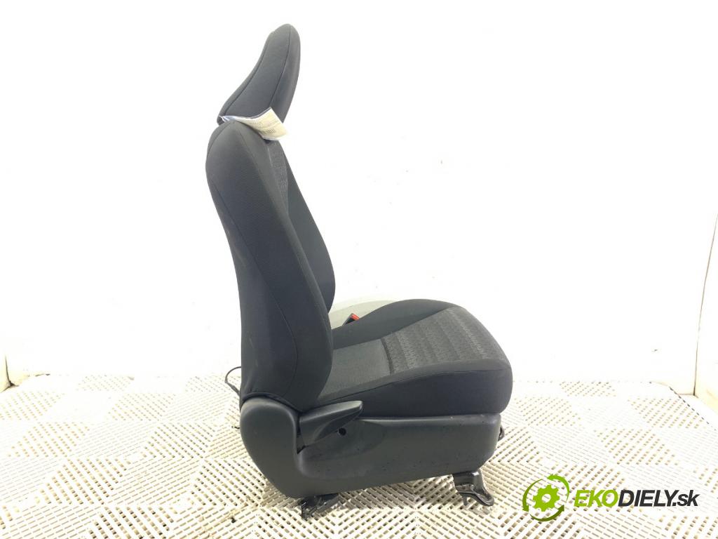 TOYOTA YARIS III liftback 2016 73 kW 1.3 (NSP130_) 1329 Sedadlo pravy predný