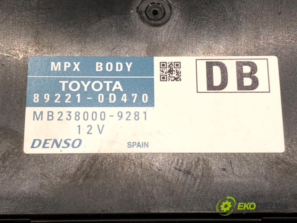 TOYOTA YARIS III liftback 2016 73 kW 1.3 (NSP130_) 1329 modul BSI 89221-0D470 (Pojistkové skříňky)