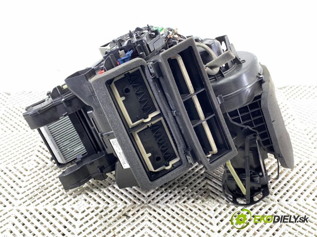 VOLVO XC60 I SUV 2017 110 kW D3 1969 Výhrevné teleso, radiátor kúrenia komplet KOMBAJN P31497528 (Radiátor kúrenia)