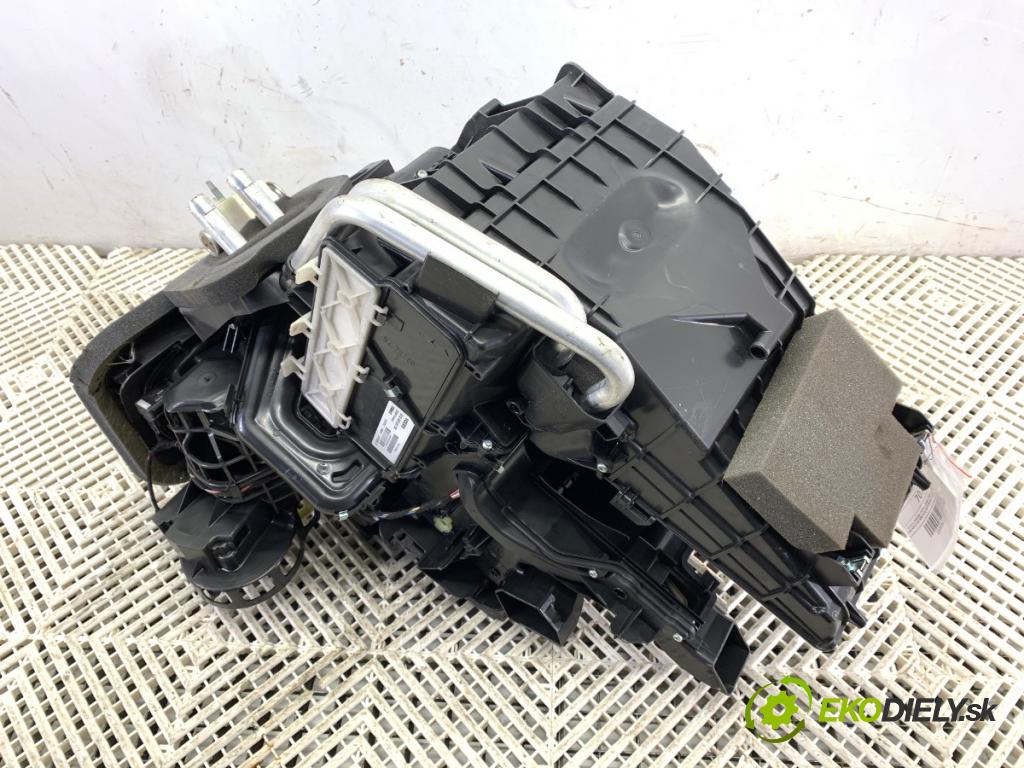 VOLVO XC60 I SUV 2017 110 kW D3 1969 Výhrevné teleso, radiátor kúrenia komplet KOMBAJN P31497528 (Radiátor kúrenia)