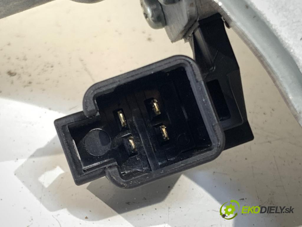 HYUNDAI KONA SUV 2020 150 kW EV  Motor stieračov zad 98700-J9000