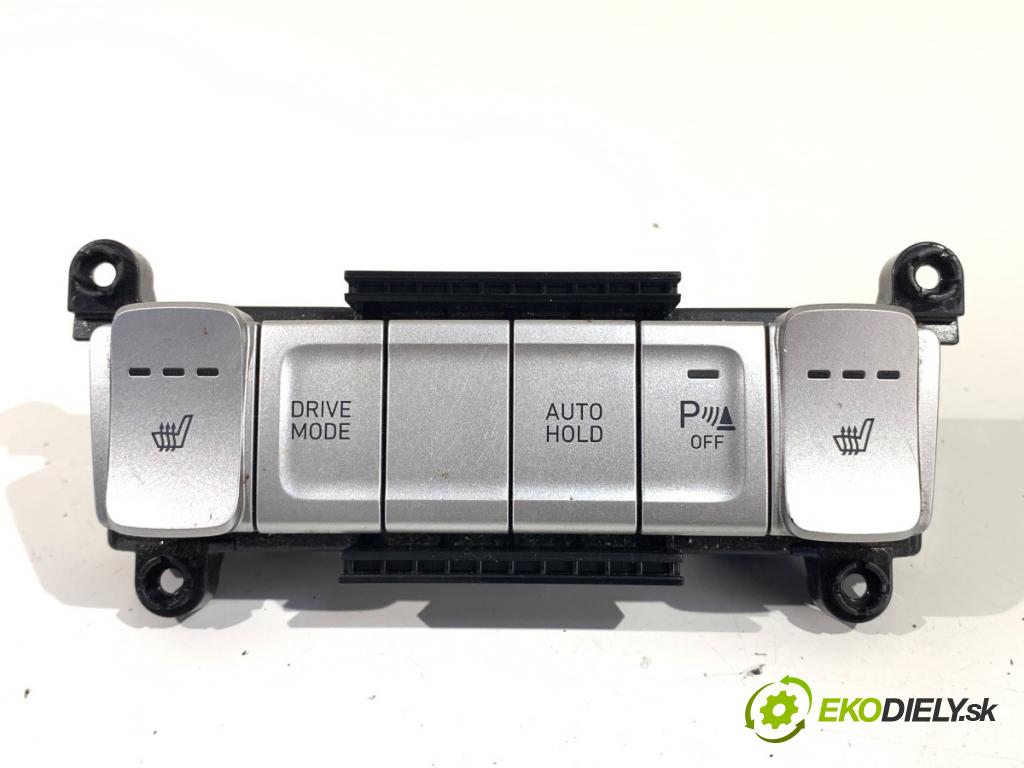 HYUNDAI KONA SUV 2020 150 kW EV  Prepínač ohrievania, vyhrievania sedačky 93300-K4080 (Prepínacie páčky pod volantom)