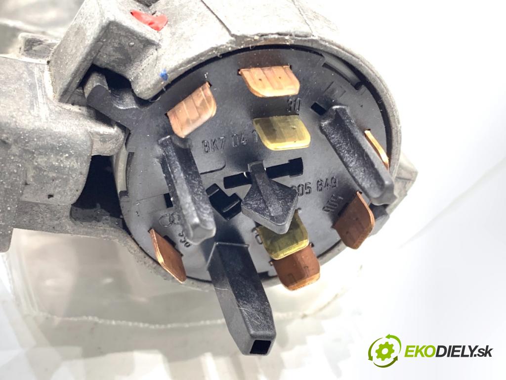 VW NEW BEETLE liftback 2000 66 kW 1.9 TDI 1896 spinačka 4B0905851C (Spínacia skrinka)