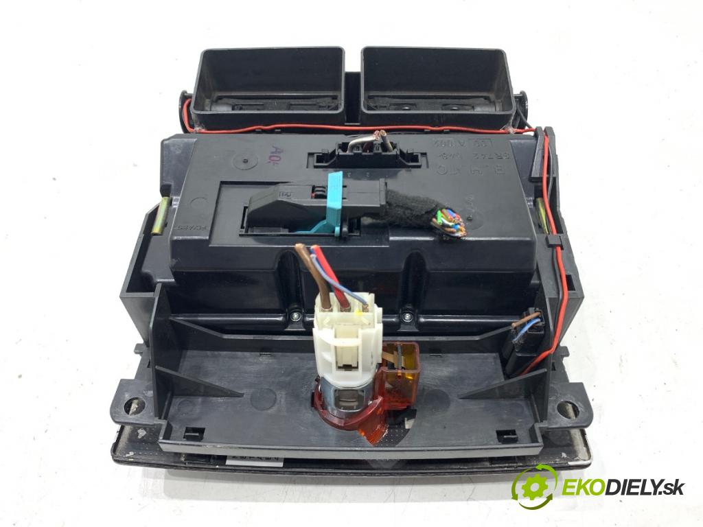 AUDI A8 D3 sedan 2003 202 kW 4.0 TDI quattro 3936 Panel ovládania kúrenia klimatizácie zad 4E0819203B