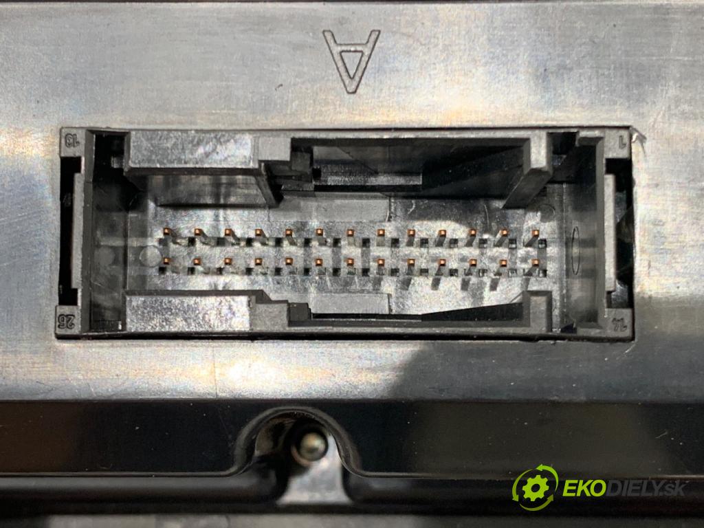 AUDI A8 D3 sedan 2003 202 kW 4.0 TDI quattro 3936 Panel ovládania kúrenia klimatizácie zad 4E0819203B