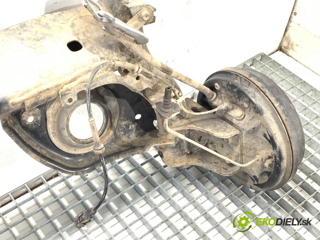 NISSAN MICRA K13 liftback 2014 59 kW 1.2 1198 výztuha zadní část