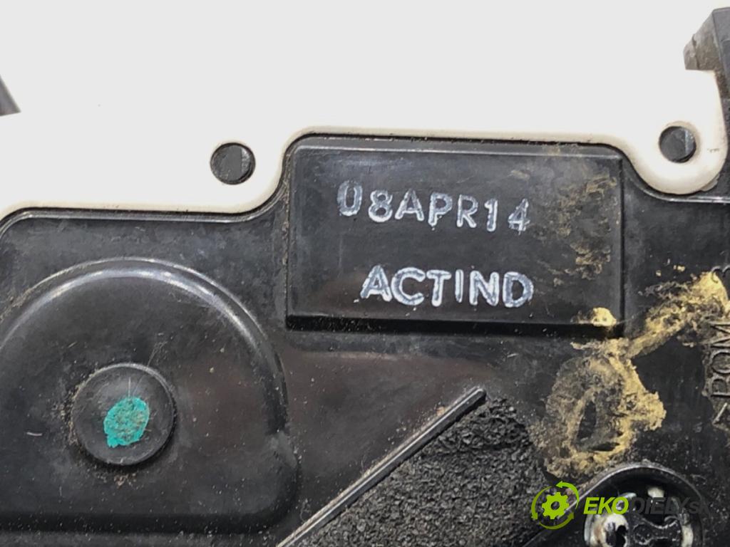NISSAN MICRA K13 liftback 2014 59 kW 1.2 1198 zámok dveře levý přední část