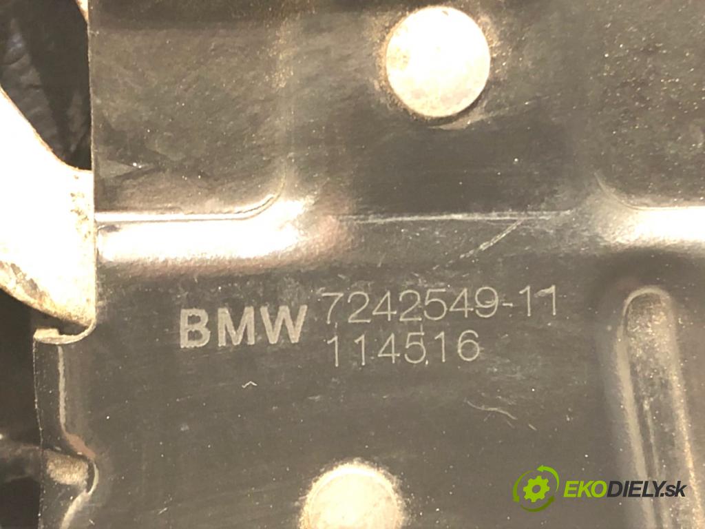 BMW F30 sedan 2016 180 kW 328 i 1997 zámok kapoty pravý 7242549