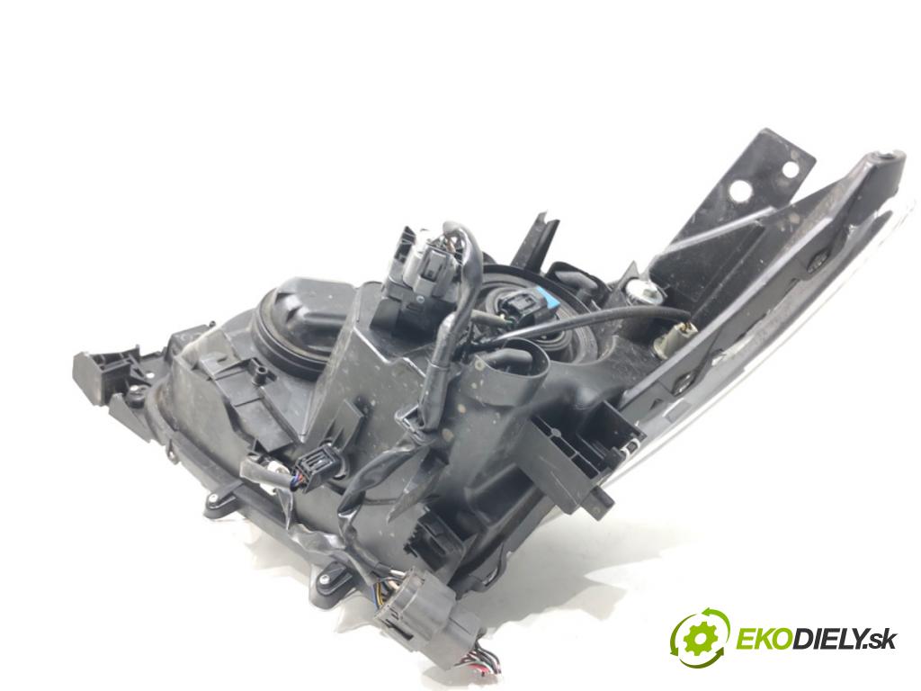 MAZDA 3 BM liftback 2016 121 kW 2.0 1998 světlomet pravý přední část B63B-51030