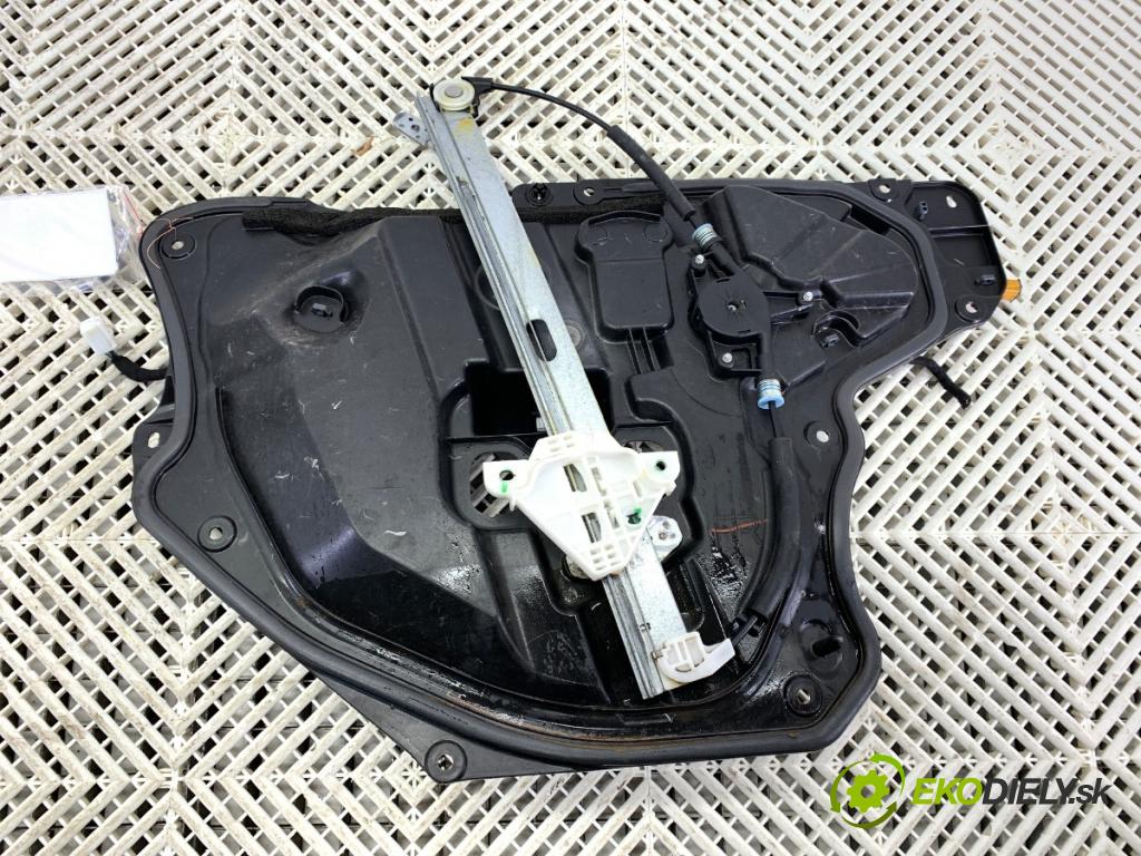 MAZDA 3 BM liftback 2016 121 kW 2.0 1998 mechanismus okna pravý přední část 