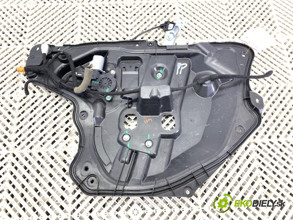 MAZDA 3 BM liftback 2016 121 kW 2.0 1998 mechanismus okna pravý přední část