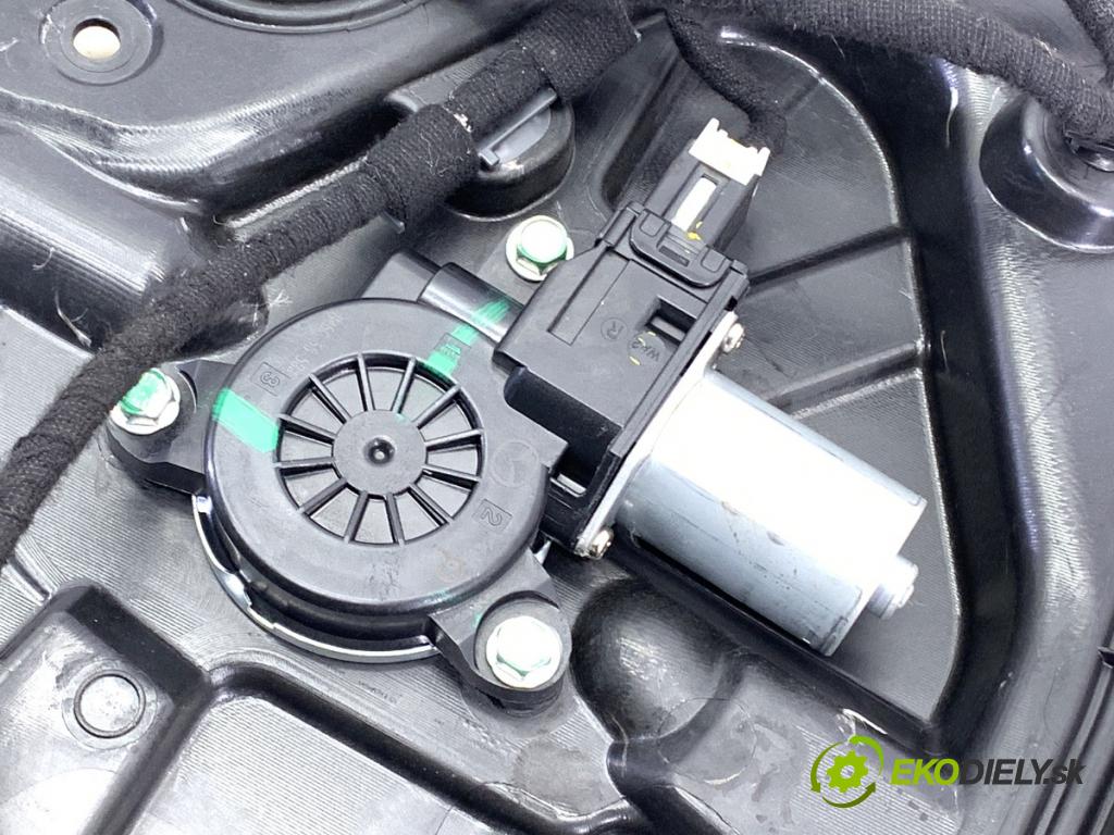 MAZDA 3 BM liftback 2016 121 kW 2.0 1998 mechanismus okna pravý přední část