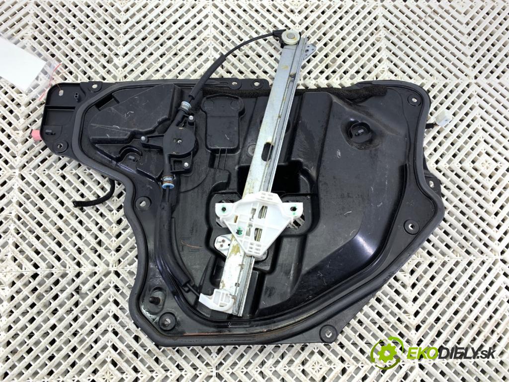 MAZDA 3 BM liftback 2016 121 kW 2.0 1998 mechanismus okna levý přední část 