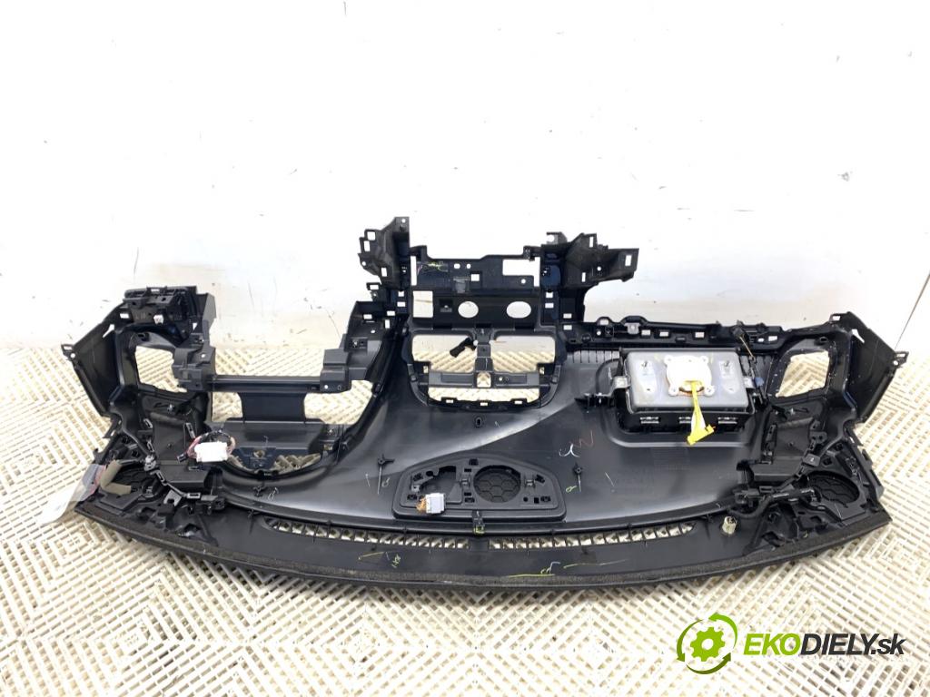MAZDA 3 BM liftback 2016 121 kW 2.0 1998 Palubná doska  (Palubná doska)