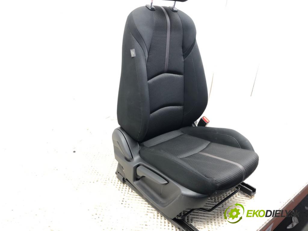 MAZDA 3 BM liftback 2016 121 kW 2.0 1998 Sedadlo pravy predný