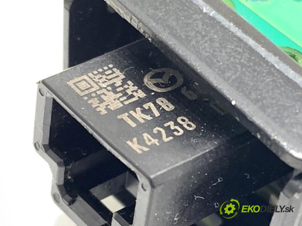 MAZDA 3 BM liftback 2016 121 kW 2.0 1998 Snímač dažďa  (Snímač dažďa)