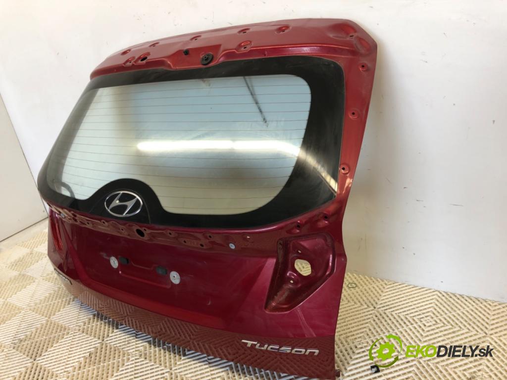 HYUNDAI TUCSON SUV 2022 110 kW 1.6 T-GDi 1598 kapota zadní část WR6