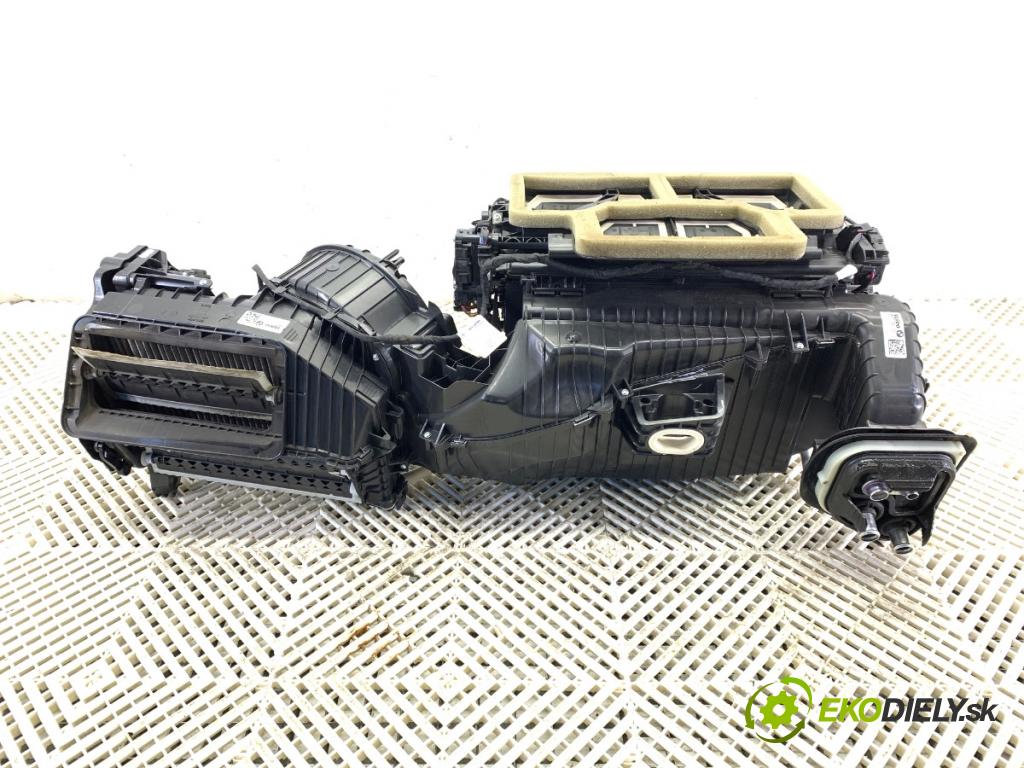 BMW G21 Kombi 2021 190 kW 330 i 1998 Výhrevné teleso, radiátor kúrenia komplet KOMBAJN 7949741 (Radiátor kúrenia)