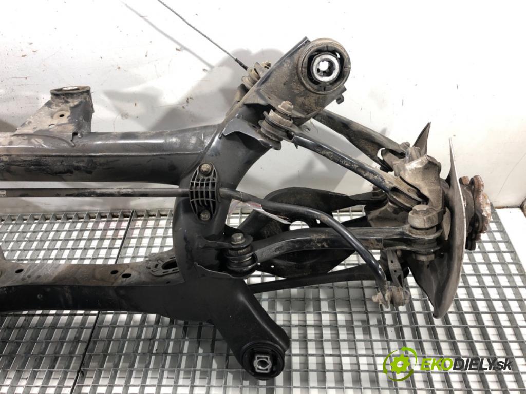 BMW G21 Kombi 2021 190 kW 330 i 1998 výztuha zadní část 6886448