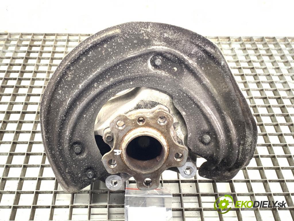 BMW G21 Kombi 2021 190 kW 330 i 1998 náboj pravy predný 621654-15