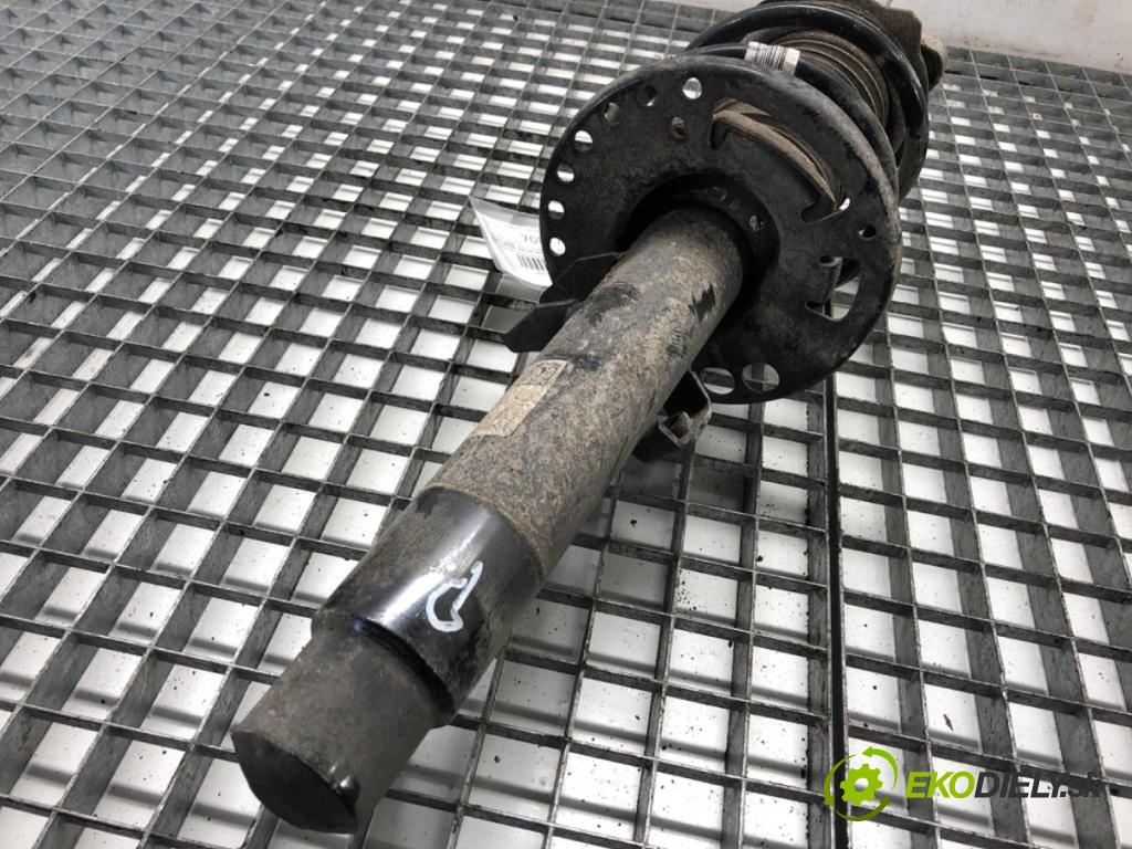 BMW G21 Kombi 2021 190 kW 330 i 1998 Tlmič pravy predný