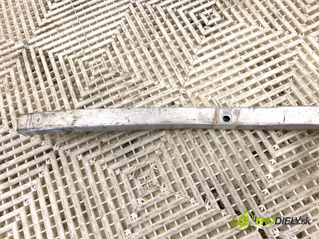 BMW G21 Kombi 2021 190 kW 330 i 1998 výztuha nárazníka přední část dolná 807966905