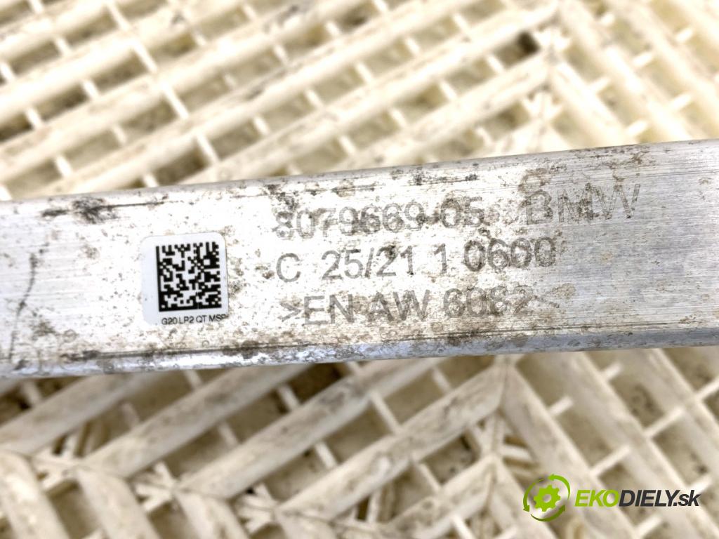 BMW G21 Kombi 2021 190 kW 330 i 1998 výztuha nárazníka přední část dolná 807966905