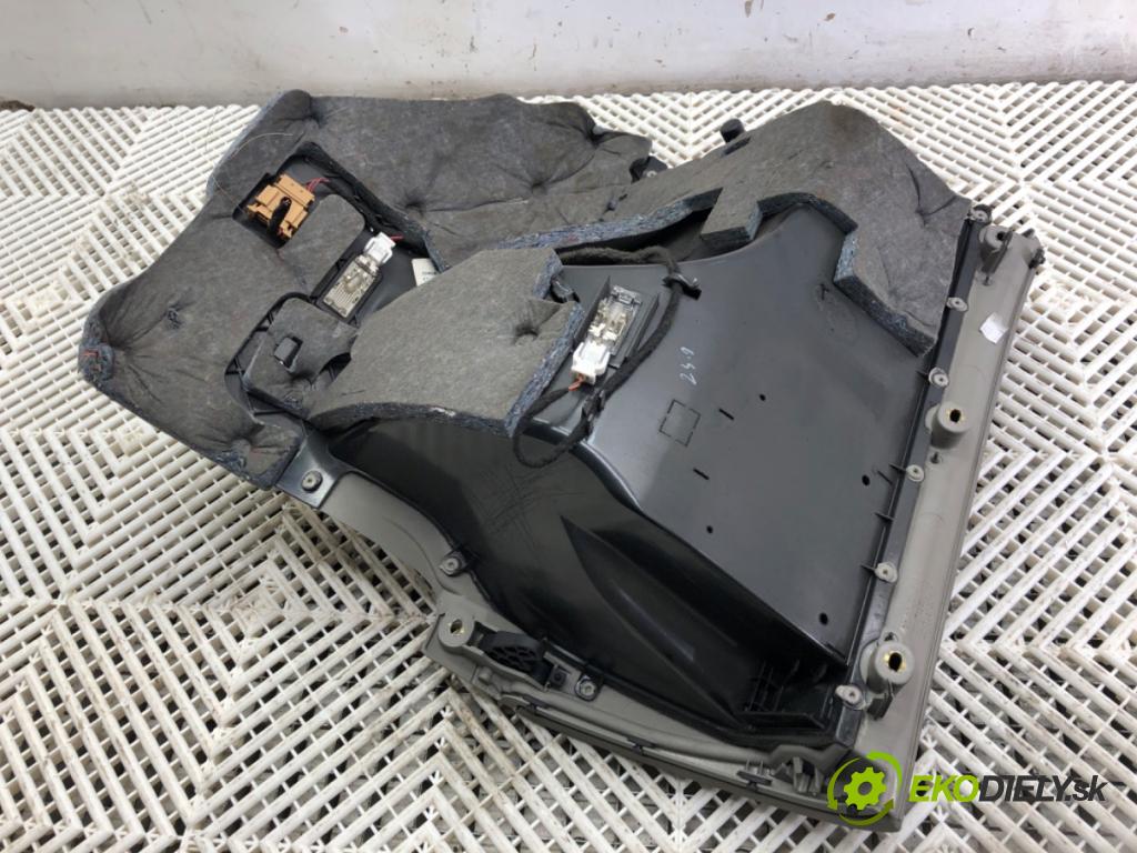 AUDI A4 B7 Kombi 2007 125 kW 2.0 TDI quattro 1968 Priehradka, kastlík spolujazdca  (Priehradka (kastlík))