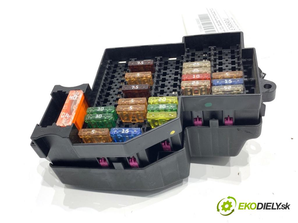 PORSCHE PANAMERA liftback 2012 294 kW 4.8 4S 4806 skříňka poistková 7L0941828A (Pojistkové skříňky)