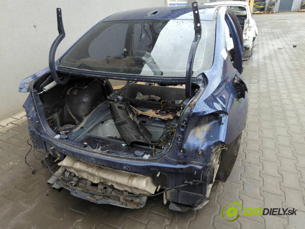 BMW F30 sedan 2016 180 kW 328 i 1997 KAROSERIA ČTVRŤÁK blatník zadní část levý pravý práh střecha PODŁUŻNICA levý pravý