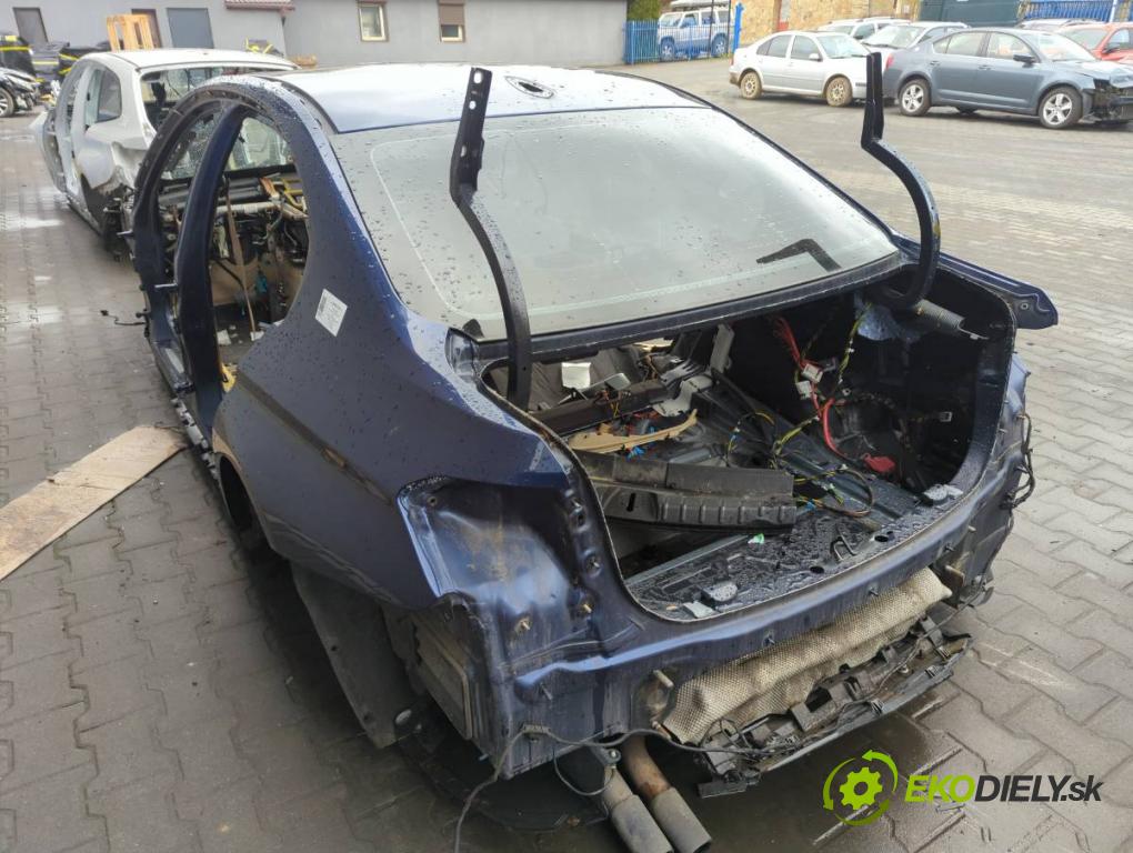 BMW F30 sedan 2016 180 kW 328 i 1997 KAROSERIA ČTVRŤÁK blatník zadní část levý pravý práh střecha PODŁUŻNICA levý pravý