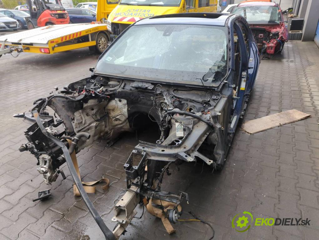 BMW F30 sedan 2016 180 kW 328 i 1997 KAROSERIA ČTVRŤÁK blatník zadní část levý pravý práh střecha PODŁUŻNICA levý pravý