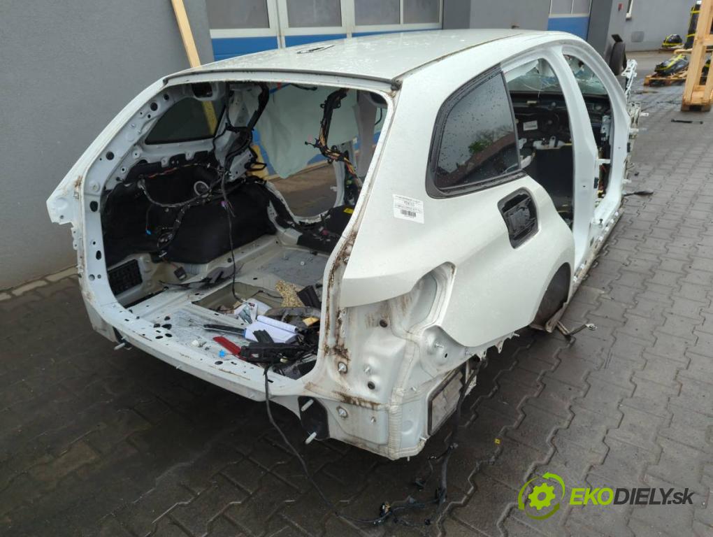 BMW G21 Kombi 2021 190 kW 330 i 1998 KAROSERIA ČTVRŤÁK blatník zadní část levý pravý práh střecha PODŁUŻNICA levý pravý