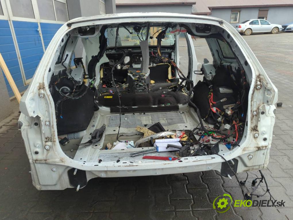 BMW G21 Kombi 2021 190 kW 330 i 1998 KAROSERIA ČTVRŤÁK blatník zadní část levý pravý práh střecha PODŁUŻNICA levý pravý