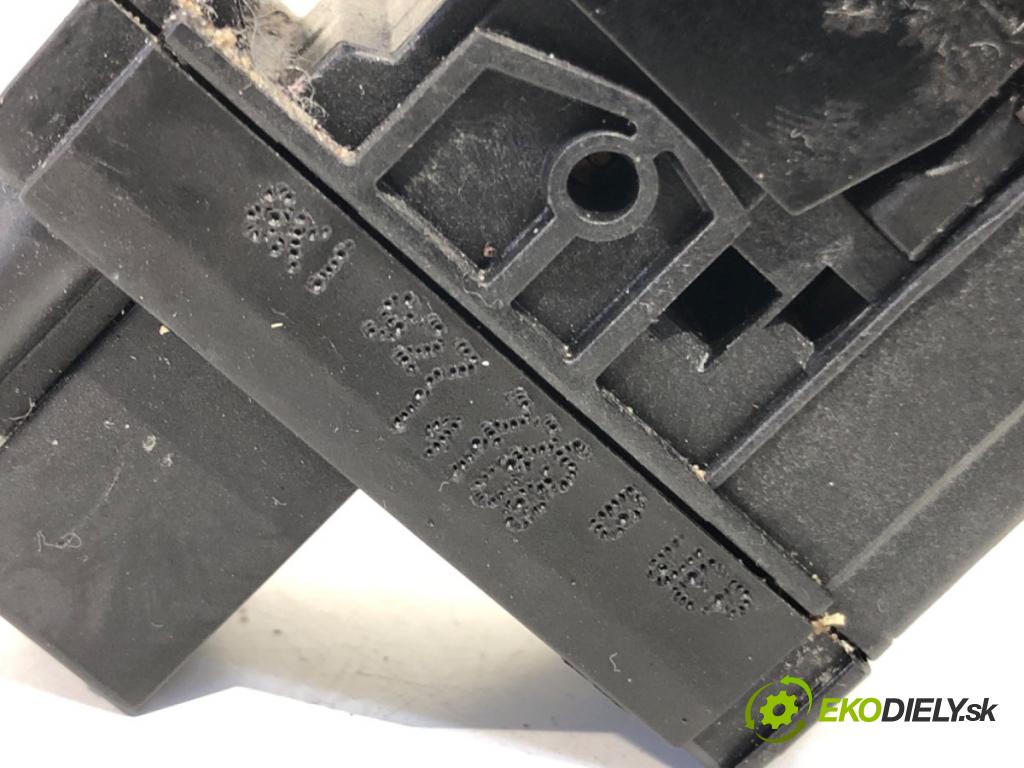 AUDI A4 B8 Kombi 2008 105 kW 2.0 TDI 1968 Spínač brzdy ručnej brzdy 8K1927225B (Prepínacie páčky pod volantom)