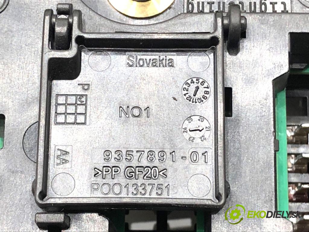 BMW G21 Kombi 2021 190 kW 330 i 1998 Skrinka poistková 8734162 (Poistková skrinka)