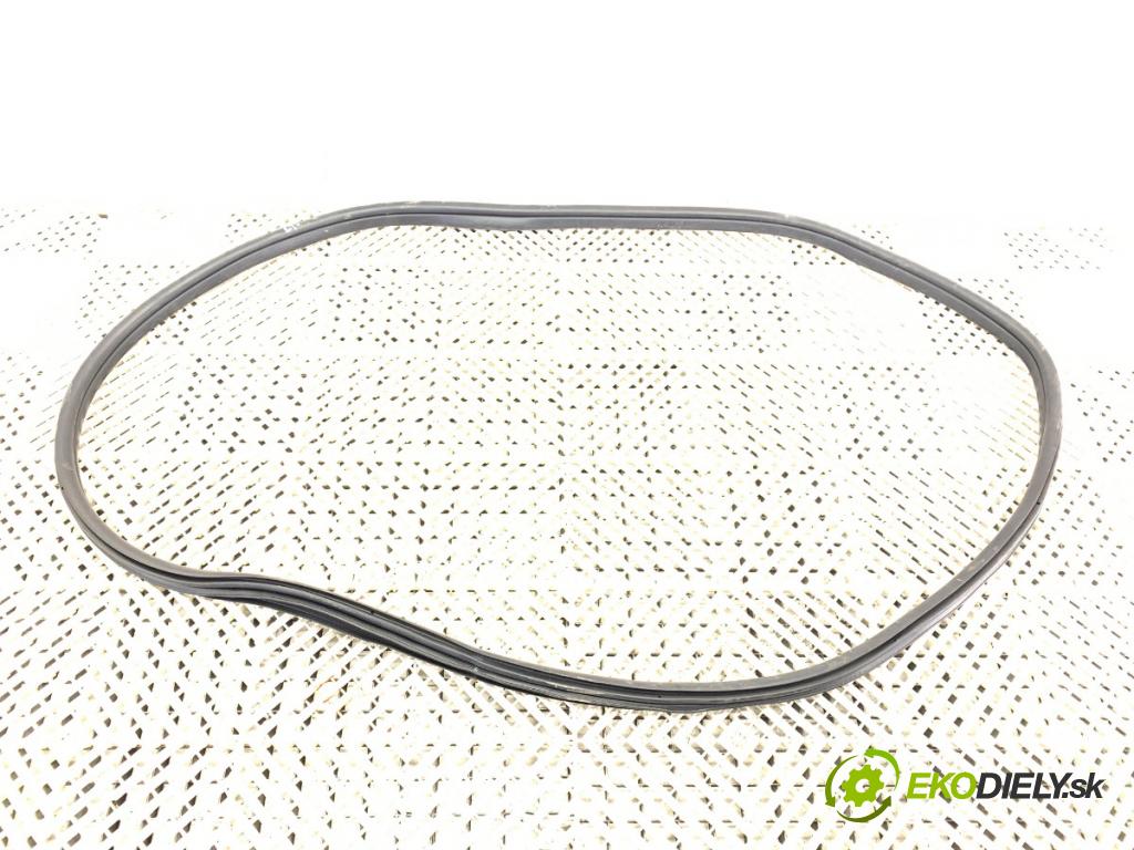 BMW G21 Kombi 2021 190 kW 330 i 1998 těsnění dveře zadní část levá strana 7433980 (Ostatní)