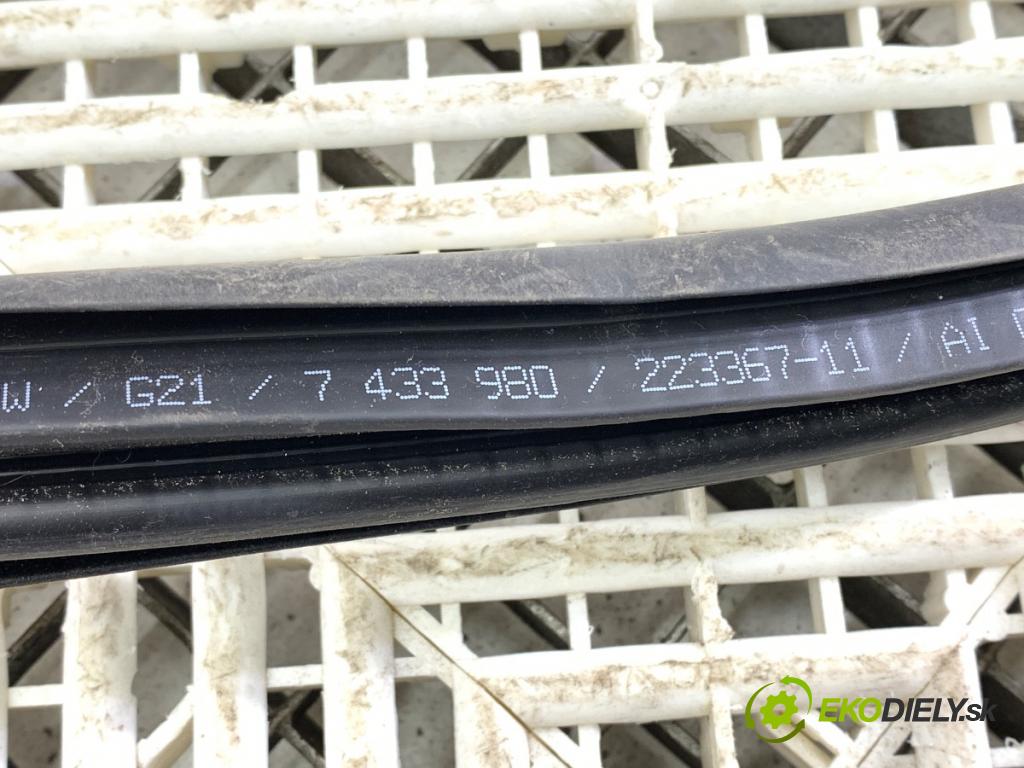 BMW G21 Kombi 2021 190 kW 330 i 1998 těsnění dveře zadní část pravá 7433980 (Ostatní)