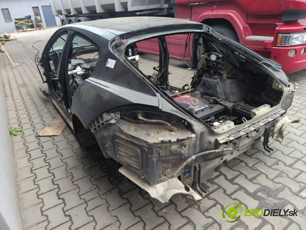 PORSCHE PANAMERA liftback 2012 294 kW 4.8 4S 4806 KAROSERIA ČTVRŤÁK blatník zadní část levý pravý práh střecha PODŁUŻNICA levý pravý