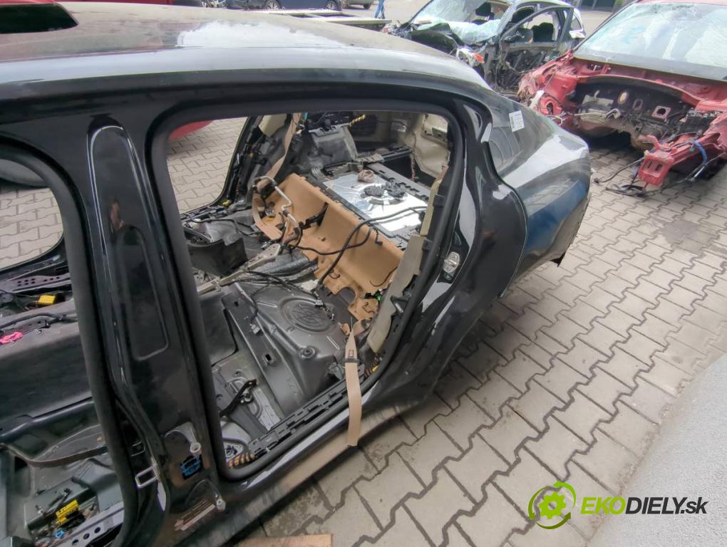 PORSCHE PANAMERA liftback 2012 294 kW 4.8 4S 4806 KAROSERIA ČTVRŤÁK blatník zadní část levý pravý práh střecha PODŁUŻNICA levý pravý