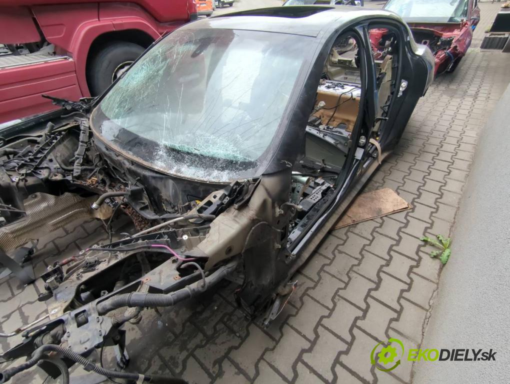 PORSCHE PANAMERA liftback 2012 294 kW 4.8 4S 4806 KAROSERIA ČTVRŤÁK blatník zadní část levý pravý práh střecha PODŁUŻNICA levý pravý