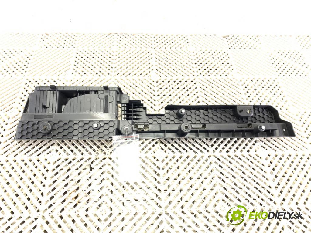 BMW G21 Kombi 2021 190 kW 330 i 1998 Clona kufra pravá 7450722