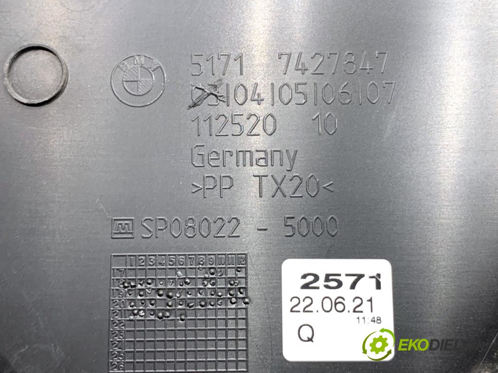BMW G21 Kombi 2021 190 kW 330 i 1998 Clona PRÍVOD: vzduchu Torpédo, plast pod čelné okno pravé 7427847