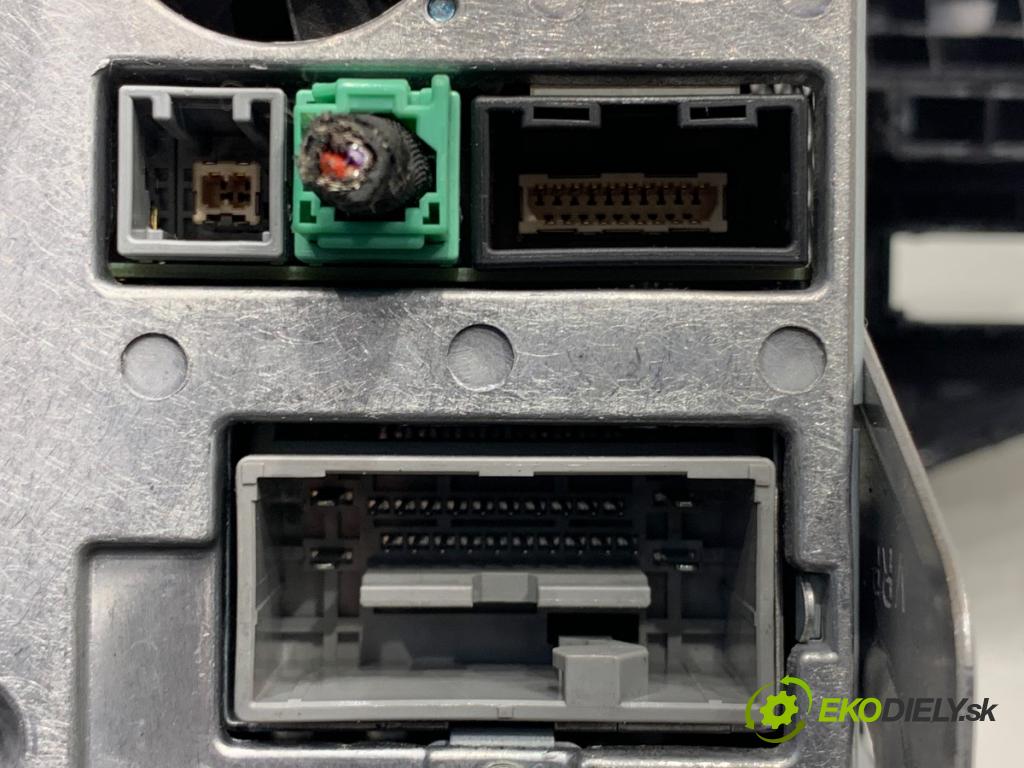 HONDA JAZZ IV liftback 2018 75 kW 1.3 1318 RADIO Dislpej 39100-T5A-G62-M1